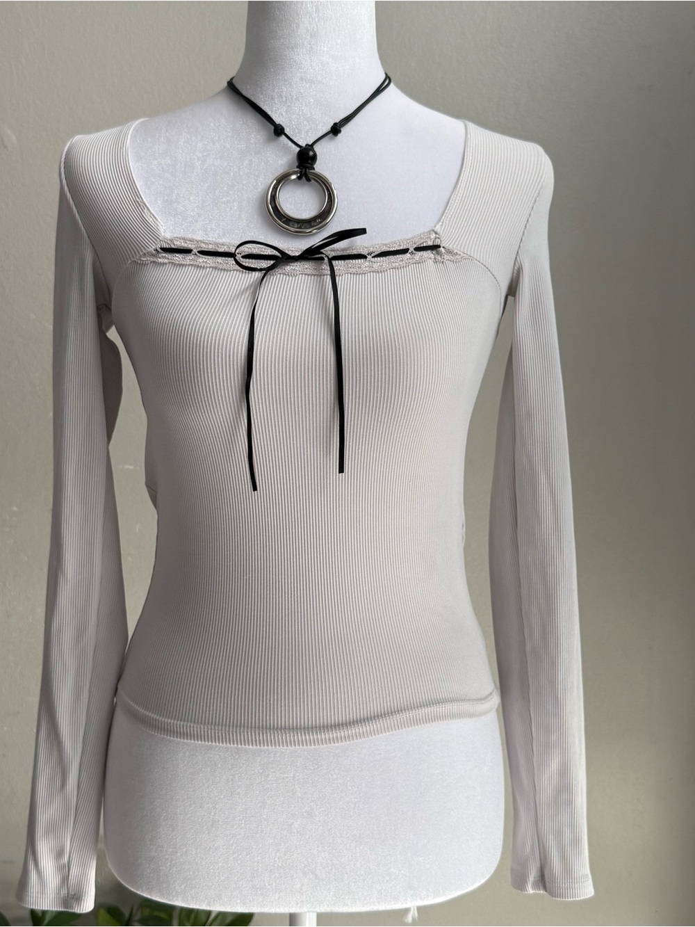 Women's Ribbed Long-Sleeve Scoop Neck Top with Bow - Light Beige